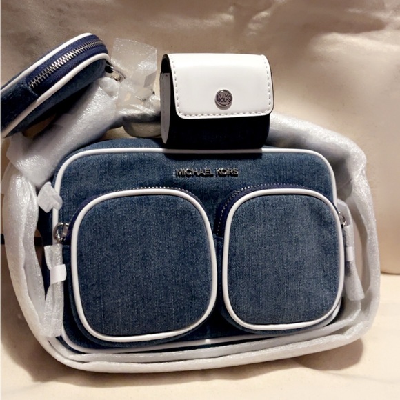 Michael Kors Denim Crossbody with detachable airpod case and coinpouch $448 - Picture 7 of 9